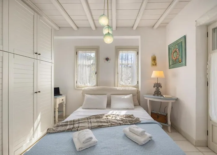 Coral Pearl Isterni (Paros)